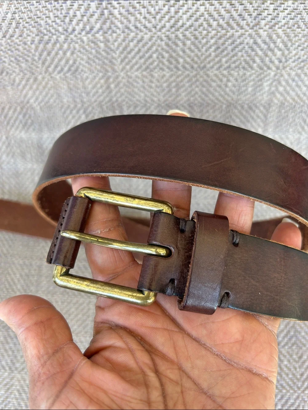 GAP Classic Brown Leather Men's Belt with Brass colored Buckle. Size 36